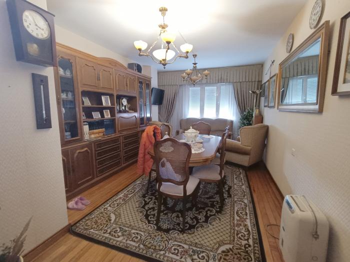 Se vende piso amplio en el centro, en Ribeira